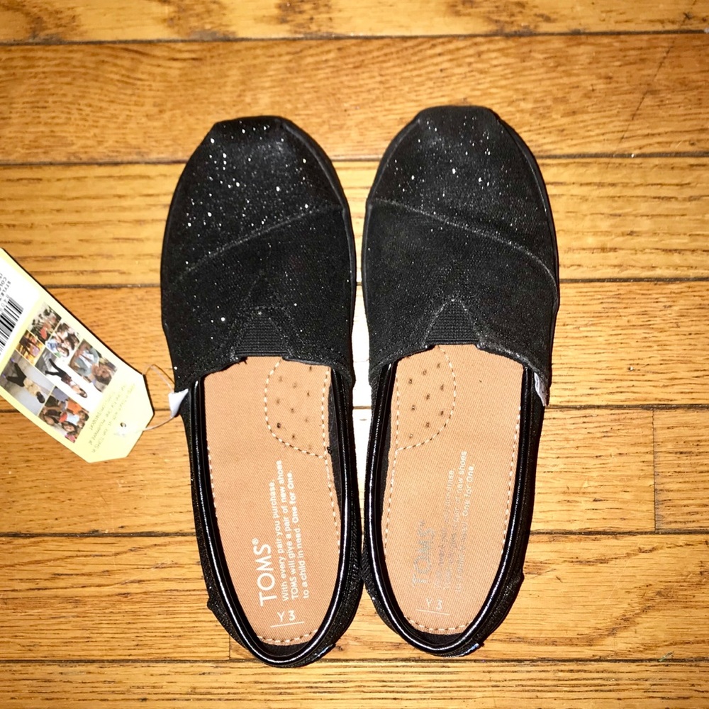 Kids Toms size 3 NWT